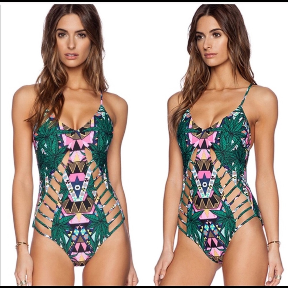 Super cute green cut out bathing suit size med